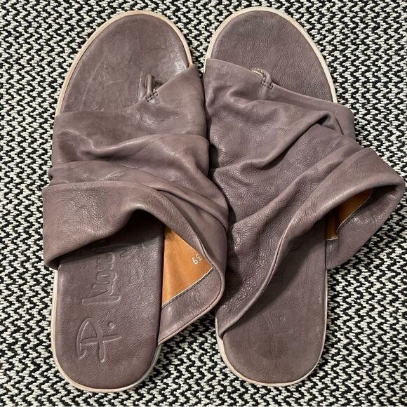 P. Monjo Grayish-Purple Leather Slouch Thong Sandal Sz-39 - Picture 2 of 6